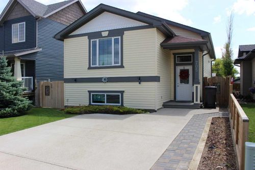 705 Northridge Avenue, Picture Butte, AB, T0K1V0 | Card Image