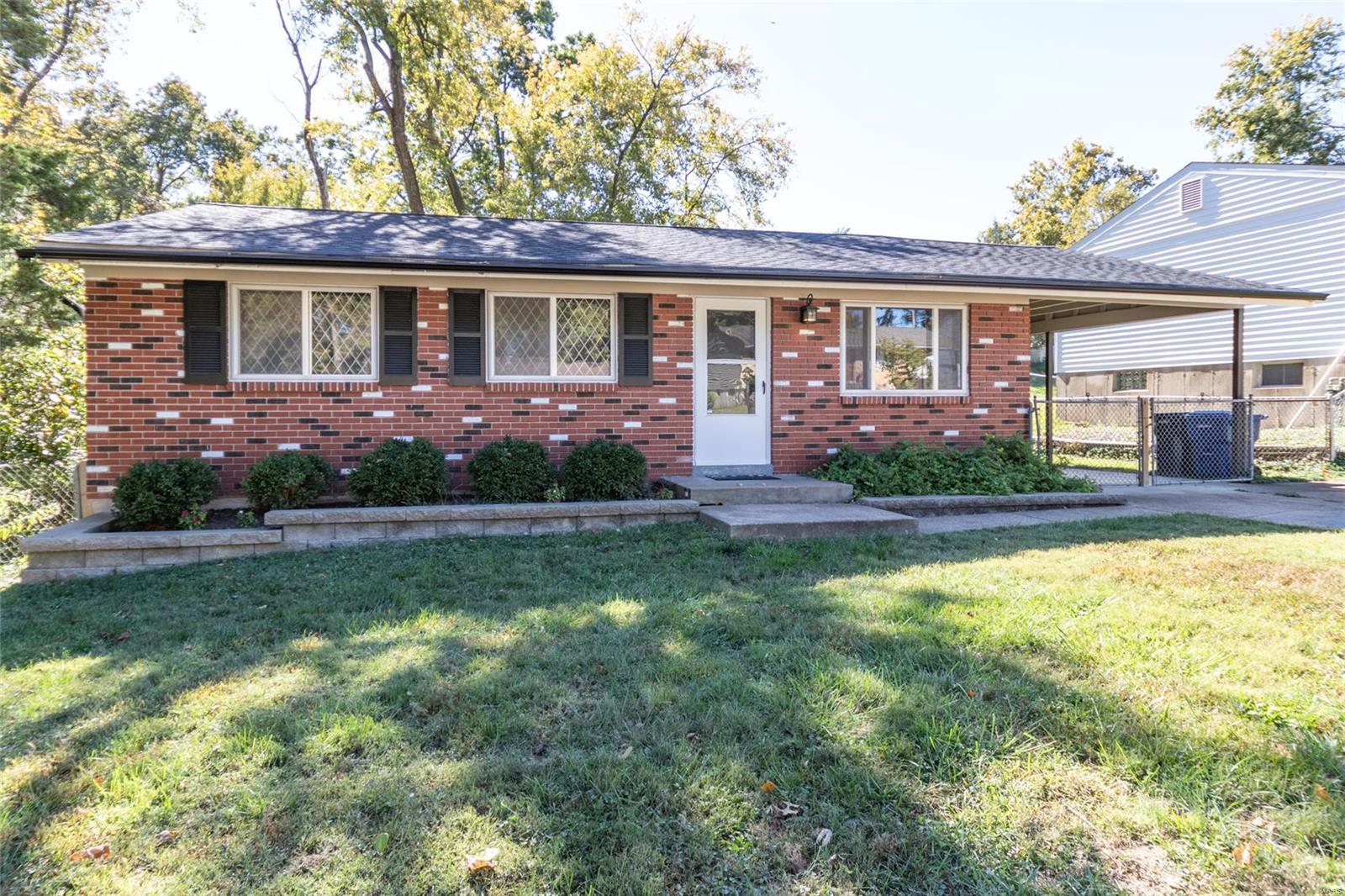 2006 Chariot Drive, For Sale in Fenton Zoocasa