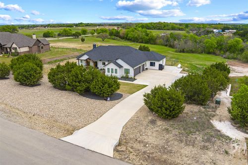 2043 Woodland Rd, Weatherford, TX, 76088-4920 | Card Image