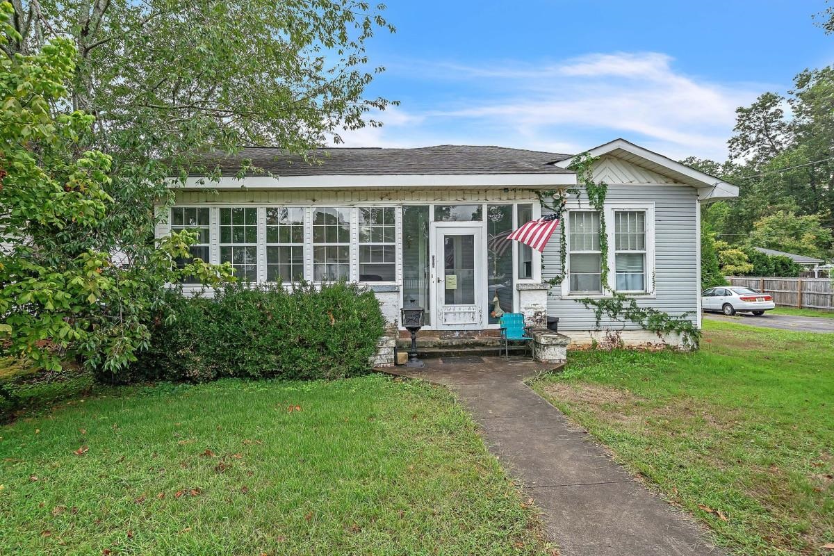 5th St, Tuscumbia, AL 35674