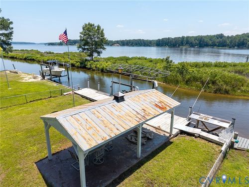 742 Shore Dr, Hartfield, VA, 23071-2045 | Card Image