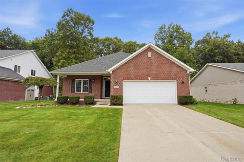 23875 Thorn Dr, Flat Rock, MI, 48134-6038 | Card Image