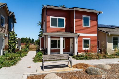 13831 32nd Lane S, Tukwila, WA, 98168 | Card Image