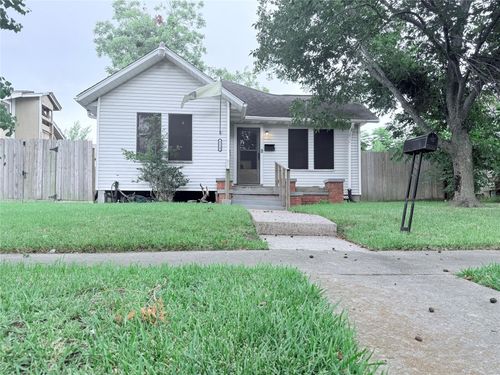 3213 Iowa St, Baytown, TX, 77520-5927 | Card Image