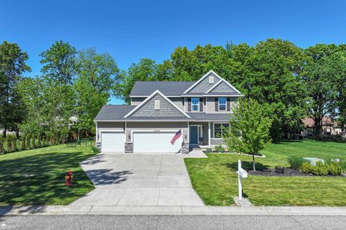 9252 Hidden Oaks Dr, Grand Blanc, MI, 48439-2507 | Card Image