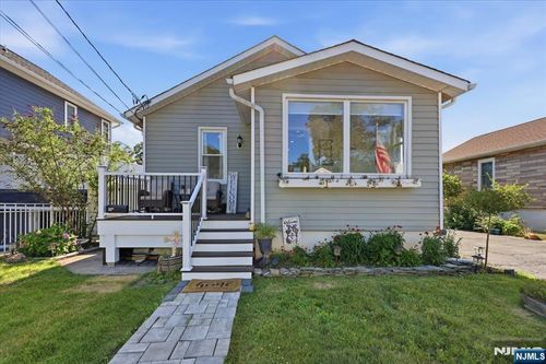 66 7th Ave, Hawthorne, NJ, 07506-1704 | Card Image