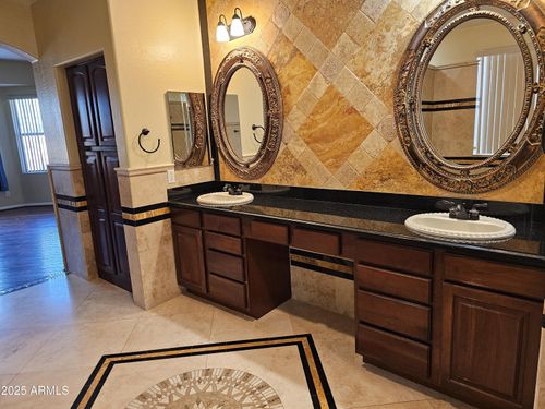 43819 N 43rd Dr, New River, AZ, 85087-5952 | Card Image