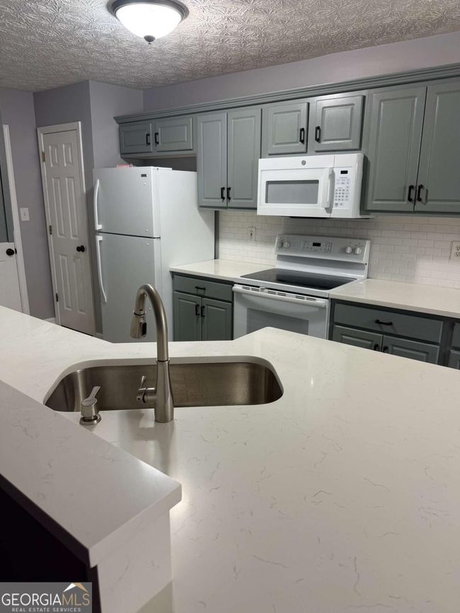 4831 Daintree Ct, House other with 3 bedrooms, 2 bathrooms and 2 parking in Flowery Branch GA | Image 4