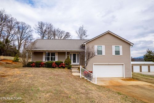 3018 Peach Orchard Rd, Maryville, TN, 37803-3049 | Card Image