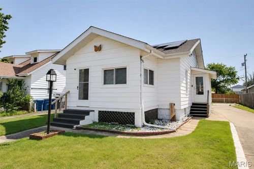 455 N 1st St, Wood River, IL, 62095-1502 | Card Image