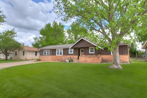 816 Hillcrest Dr, Watonga, OK, 73772-1402 | Card Image