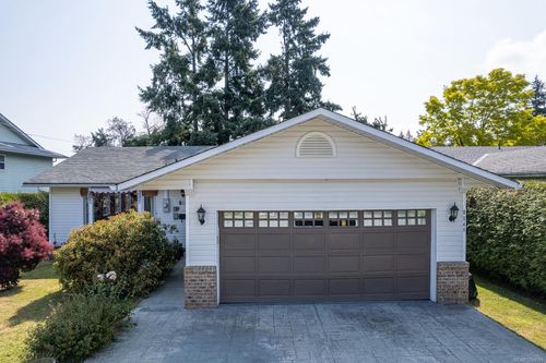 8049 Spinnaker Dr, Crofton, BC, V0R1R0 | Card Image