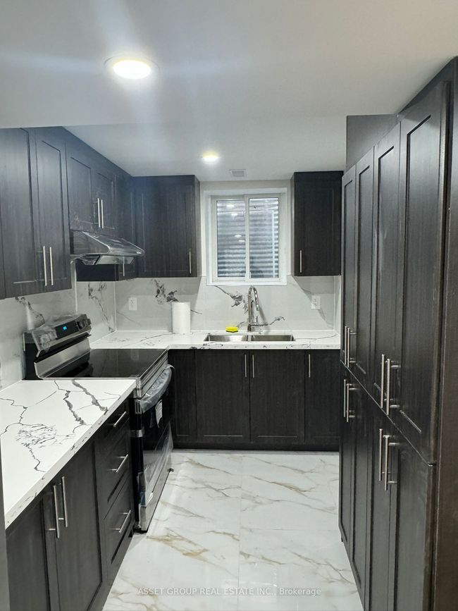 BSMNT - 39 Royal Links Cir, House other with 2 bedrooms, 2 bathrooms and 2 parking in Brampton ON | Image 13