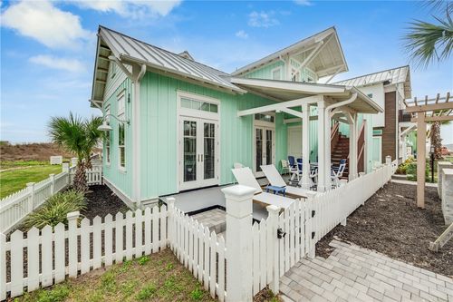 17-600 Center Sq N, Port Aransas, TX, 78373-1739 | Card Image