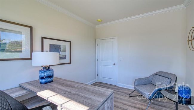 Den or office | Image 18