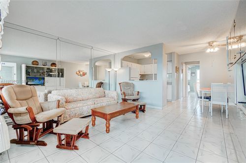 20t-800 Sw 10th Ter, Hallandale Beach, FL, 33009-6751 | Card Image