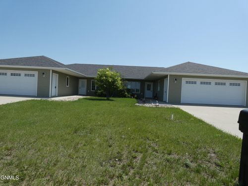 601603 S Badger St, Wishek, ND, 58495-7716 | Card Image