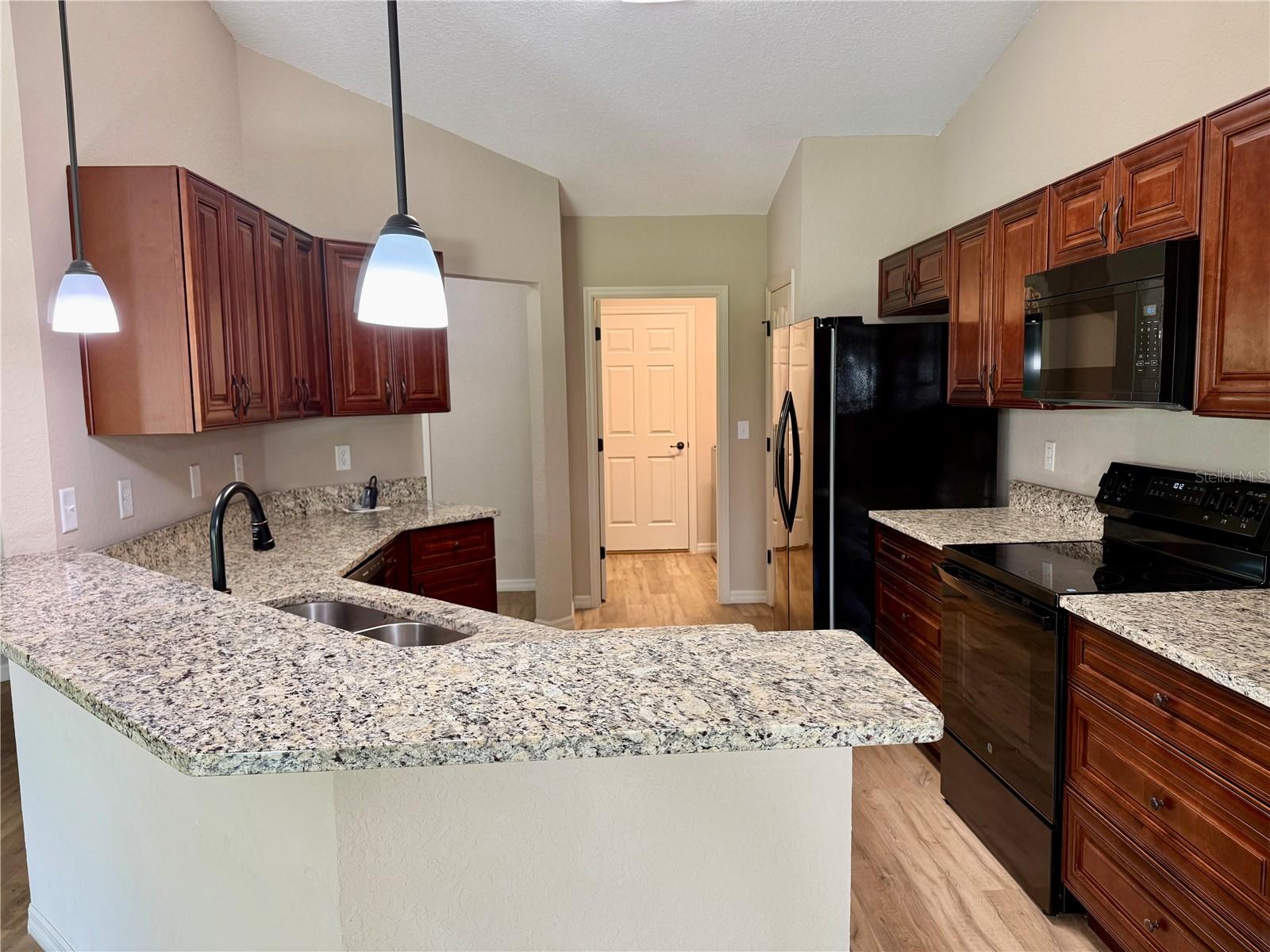 Residential in DUNNELLON 3