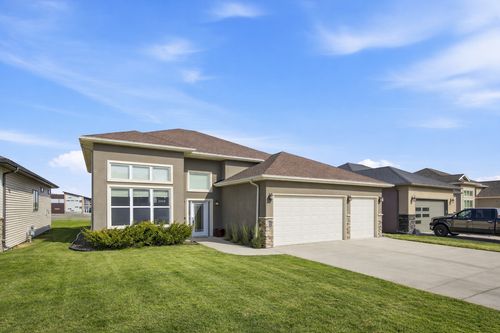 246 34th Ave E, West Fargo, ND, 58078-7975 | Card Image