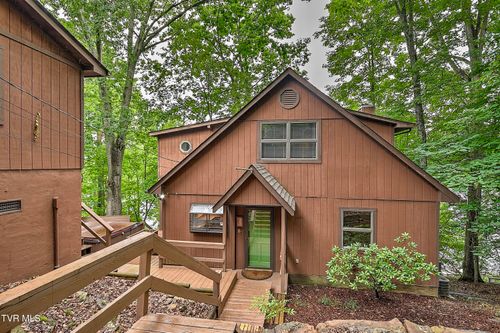 490 Hideaway Farm Rd, Piney Flats, TN, 37686-3527 | Card Image