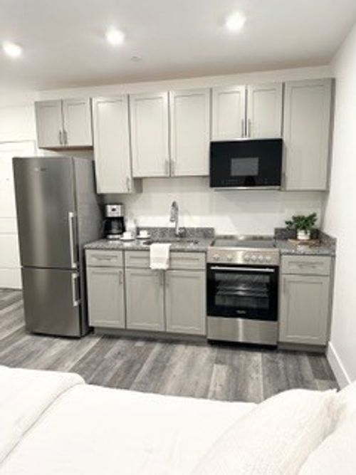 apt-425-585 Essex St, Lynn, MA, 01901-1055 | Card Image
