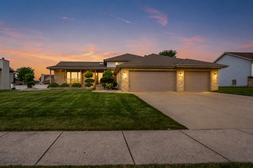9188 Maple Dr, Saint John, IN, 46373-9149 | Card Image