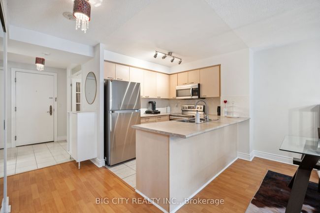 208 - 51 Saddlecreek Dr, Condo with 2 bedrooms, 1 bathrooms and 1 parking in Thornhill ON | Image 8