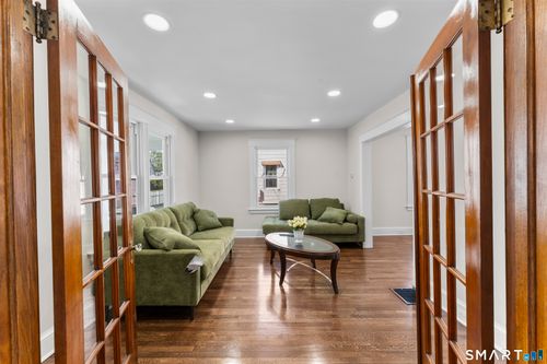 30 Oakwood St, East Hartford, CT, 06108-2332 | Card Image