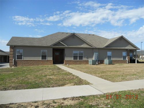104 Garden Gate Dr, Berea, KY, 40403-8086 | Card Image