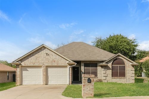1632 Hunting Green Dr, Fort Worth, TX, 76134-5556 | Card Image