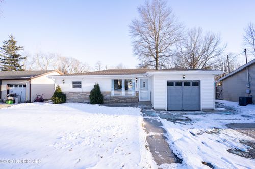 1581 Westgate Dr, Defiance, OH, 43512-3252 | Card Image