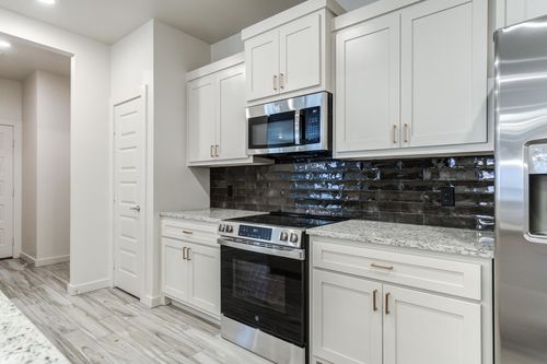 1121 N 7th St, Wolfforth, TX, 79382-2283 | Card Image