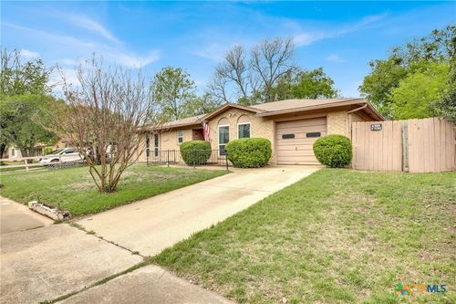 1811 Clarawood Dr, Killeen, TX, 76549-2117 | Card Image