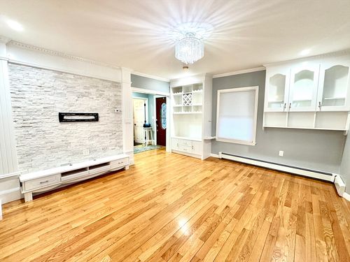 305-305 Safford St, Quincy, MA, 02170-1525 | Card Image