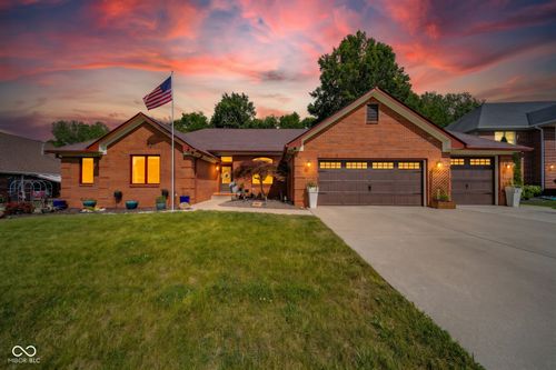 10 Stratford Way, Danville, IN, 46122-1300 | Card Image