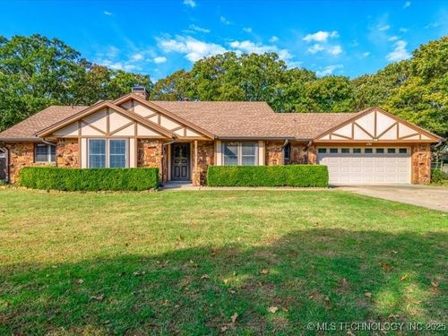 2373 Mountain Dr, Bartlesville, OK, 74003-6952 | Card Image