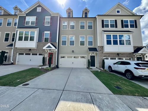 822 Richmont Grove Ln, Apex, NC, 27523-6418 | Card Image