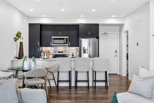 303-255 Les Jardins Pk Se, Calgary, AB, T2C5W9 | Card Image