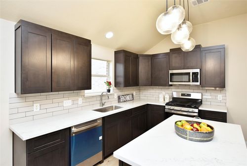 7715 Butler Lakes Ct, Rosenberg, TX, 77469-4641 | Card Image