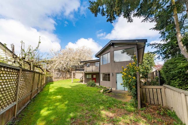 15924 Buena Vista Avenue, House other with 3 bedrooms, 3 bathrooms and 3 parking in White Rock BC | Image 12