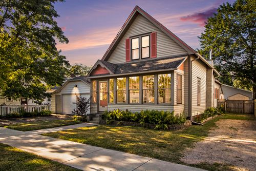 224 Superior St, South Haven, MI, 49090-1235 | Card Image