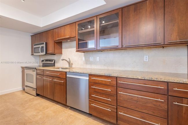 APT-101 - 50 Ocean Lane Dr, Condo with 3 bedrooms, 2 bathrooms and null parking in Key Biscayne FL | Image 15