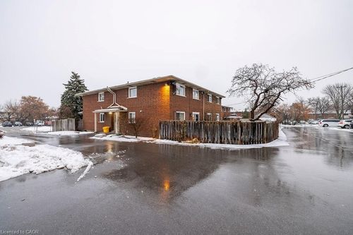 8-2079 Meadowbrook Rd, Burlington, ON, L7P2A5 | Card Image