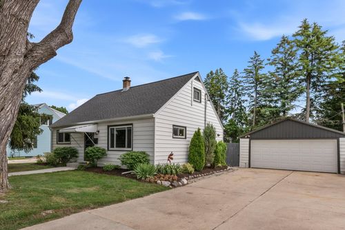 1108 4th Ave, Grafton, WI, 53024-1714 | Card Image