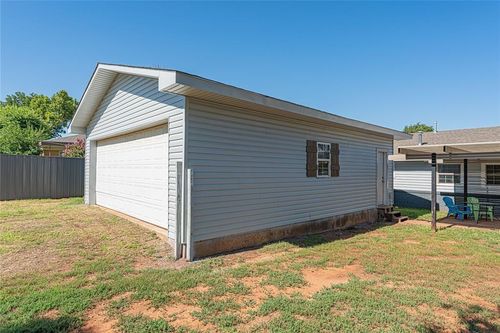 409 S 15th St, Clinton, OK, 73601-4207 | Card Image