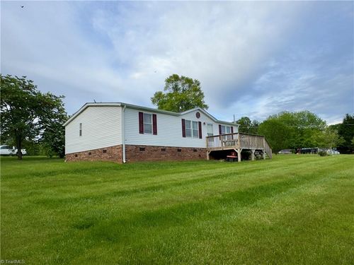 1020 Willow Creek Dr, Pinnacle, NC, 27043-8459 | Card Image