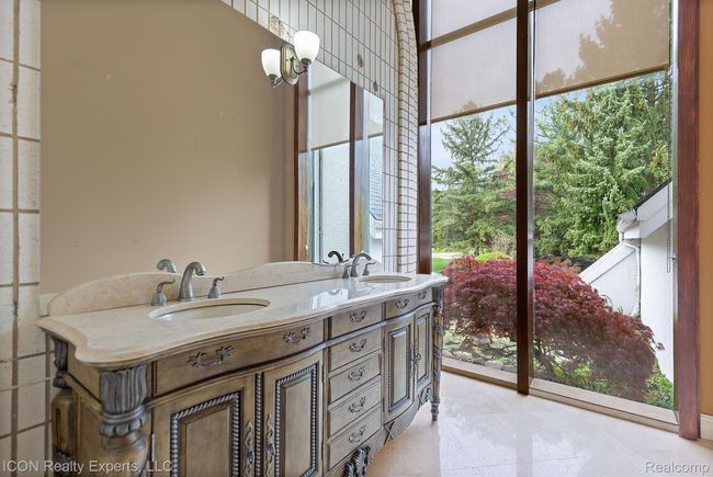 5215 Deer Run Cir, House other with 5 bedrooms, 7 bathrooms and null parking in Orchard Lake MI | Image 5