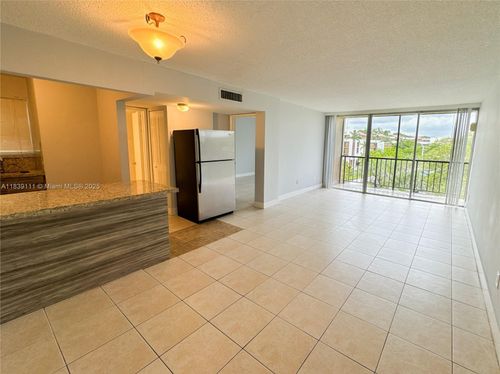 apt-402-8840 Fontainebleau Blvd, Miami, FL, 33172-6426 | Card Image