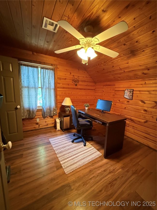 Upstairs Bdrm | Image 19