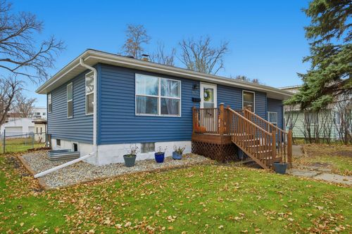 1626 11th St N, Fargo, ND, 58102-2218 | Card Image